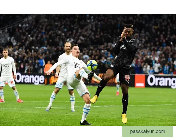 拉波尔特防守数据分析显示其表现稳健，成为球队后防线的重要支柱